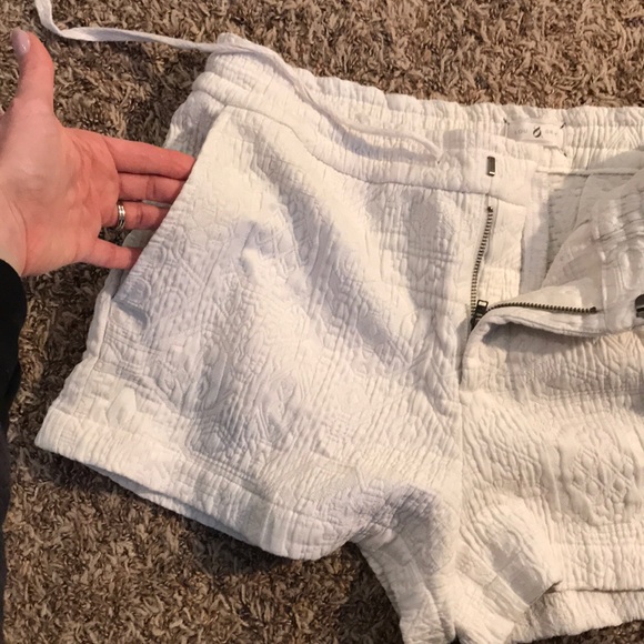 Lou & Grey white patterned shorts - Picture 6 of 6